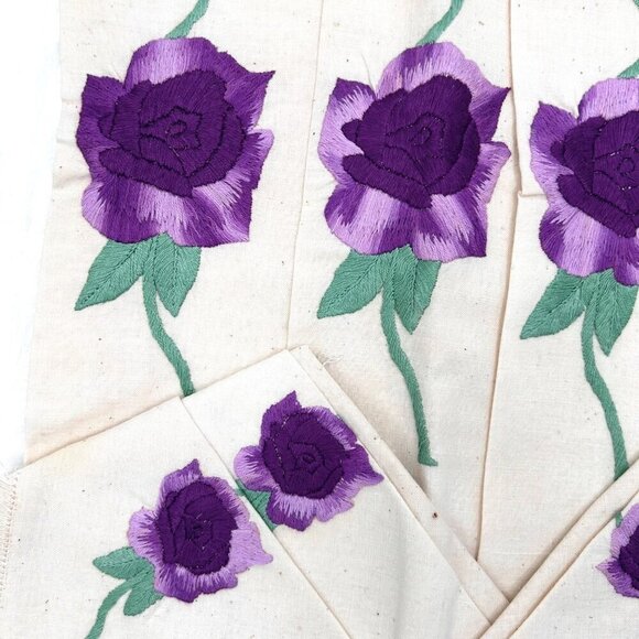 VINTAGE 8 PC LUNCHEON PURPLE PANSEY STITCHED FLOWER PLACEMAT NAPKIN SET - Picture 2 of 3